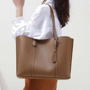 Women's Leather Tote Bag - Image - Zabardo.com